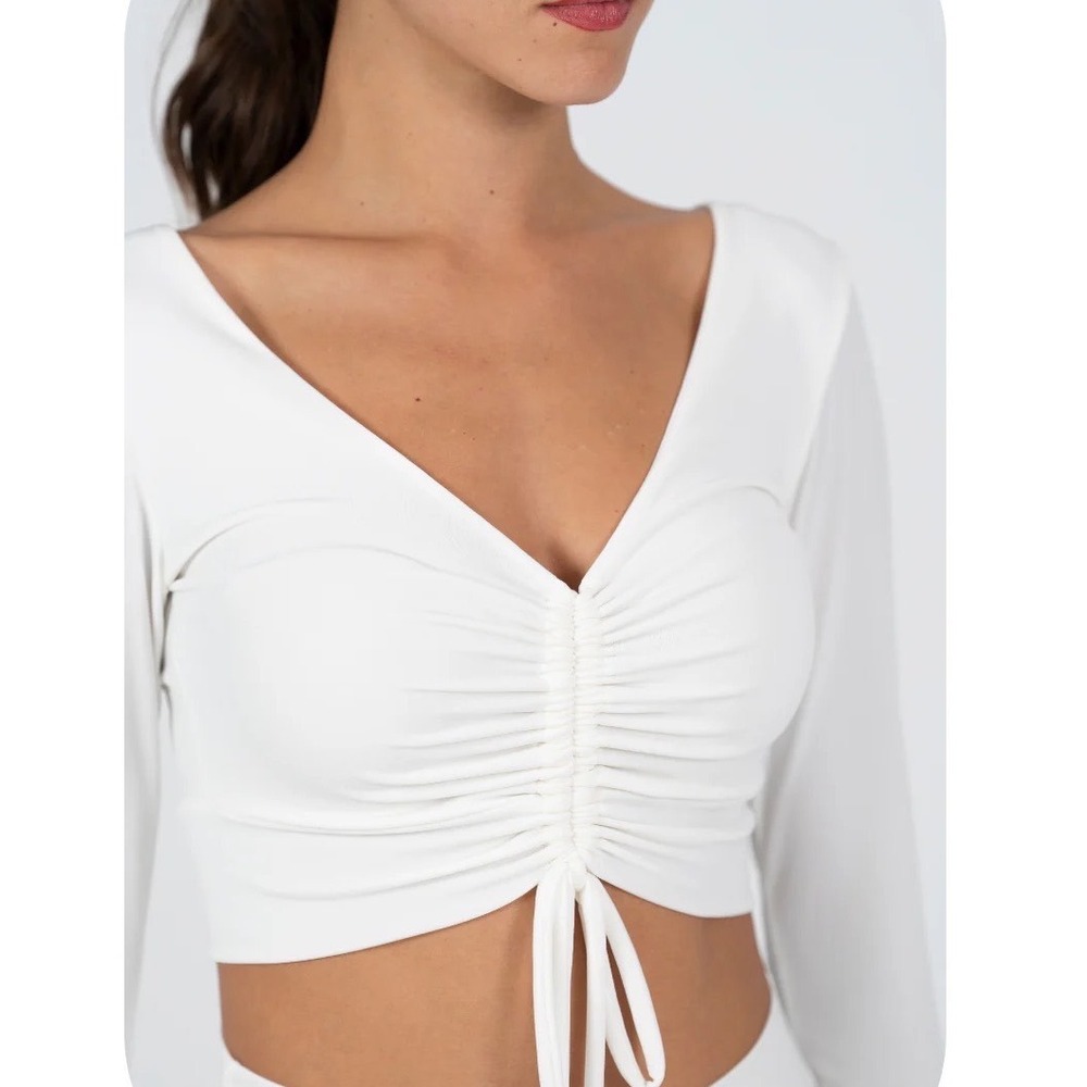 Olivaceous Crop Top Women L White Ruched Front Long Sleeve Ribbed V-Neck
